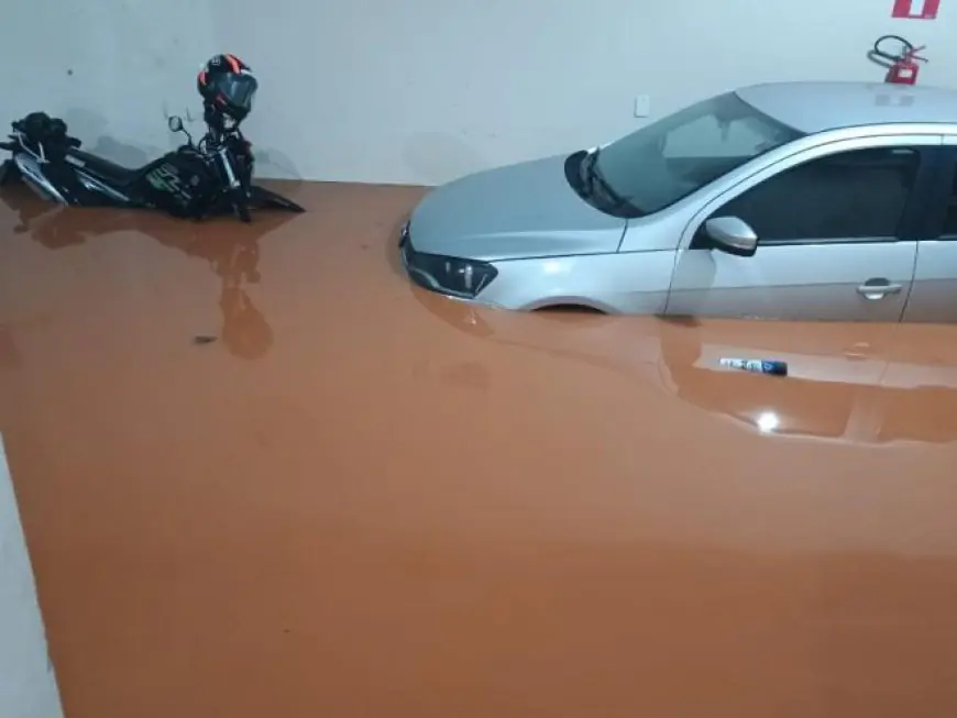 Chuva inunda UPA e provoca alagamentos em Ipatinga