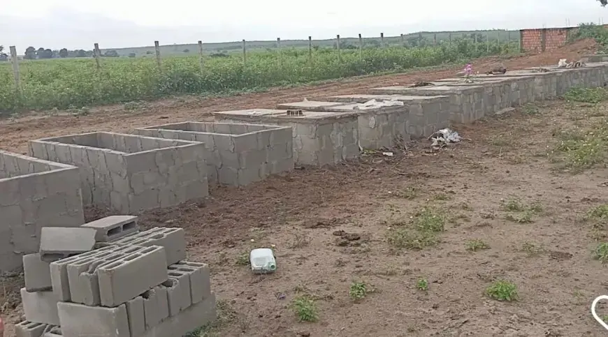 Descaso no Cemitério de Nanuque: Secretaria de Obras promete solução, mas moradores questionam demora
