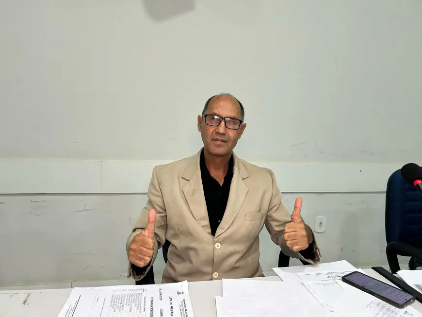 Vereador Elson  de Souza solta o verbo e faz pedidos inusitados: de estradas esburacadas a folga no aniversário!