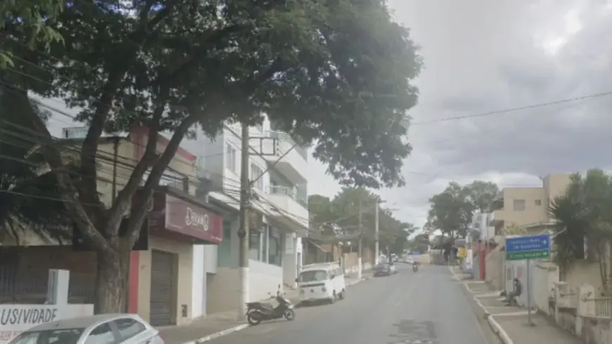 Homem é assassinado a facadas e arrastado até rua em Vespasiano; Polícia investiga motivação