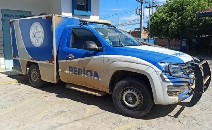 Homem é encontrado morto dentro de casa em Teixeira de Freitas; polícia suspeita de infarto